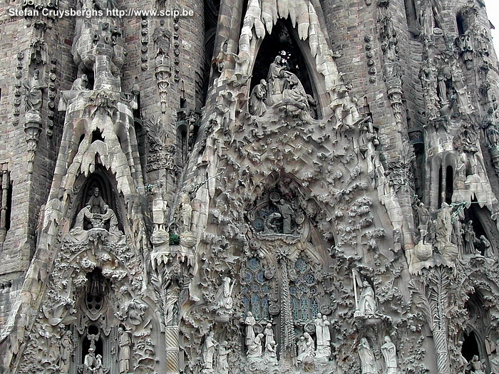Barcelona - Sagrada Familia Sagrada Familia is het onvoltooide meesterwerk van de architect Antoni Gaudí. Hij startte met de bouw in 1883 en ondertussen is men nog steeds bezig met het afwerken van deze immense katedraal. Stefan Cruysberghs